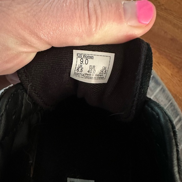 Vans - Picture 5 of 6